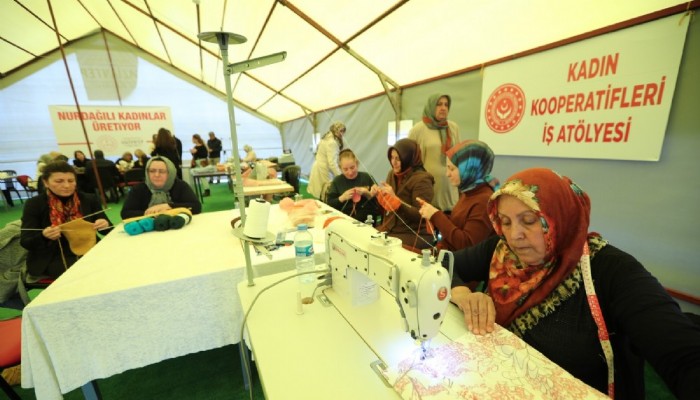 Depremzede Kadınlar, Depremin İzlerini Silmeye Çalışıyor