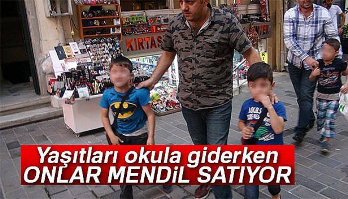 Yaşıtları okula giderken onlar mendil satıyor