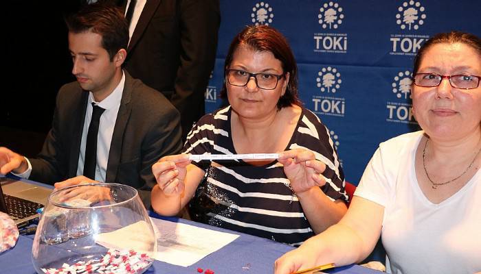 Çanakkale'de TOKİ konutları için kura heyecanı yaşandı