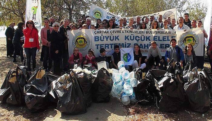 Kum adasında çevre temizliği