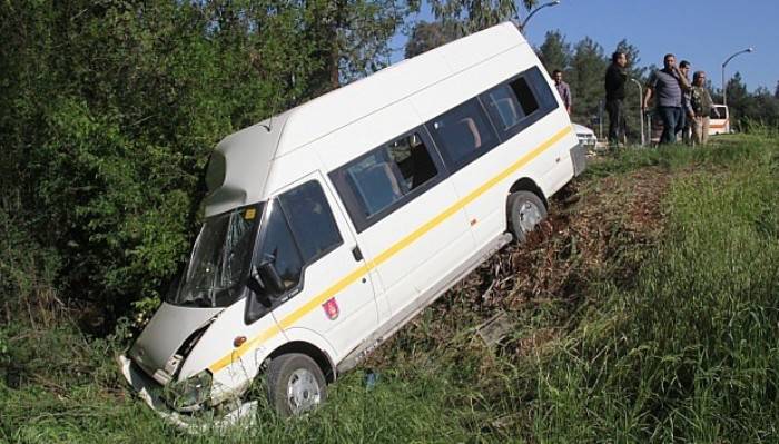 Adana'da trafik kazası: 1'i ağır 13 öğrenci yaralı