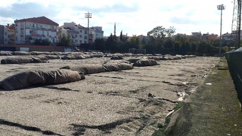 Çanakkale 18 Mart sentetik futbol sahası yenileniyor