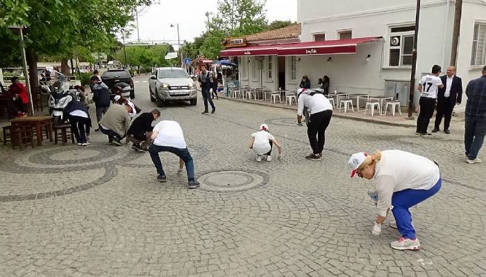 Bozcaada’da izmarit toplama etkinliği