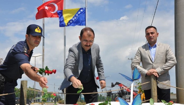 SREBRENİTSA ŞEHİTLERİ 27’NCİ YIL DÖNÜMÜNDE ANILDI