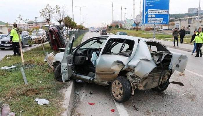 ÇANAKKALE'DE ZİNCİRLEME KAZA: 3 YARALI