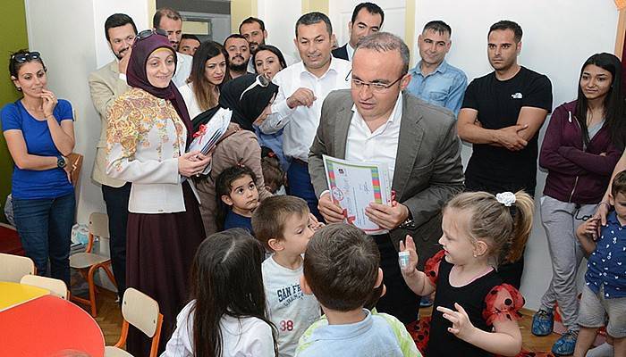 Turan, Anasınıfı öğrencilerine belgelerini verdi (VİDEO)