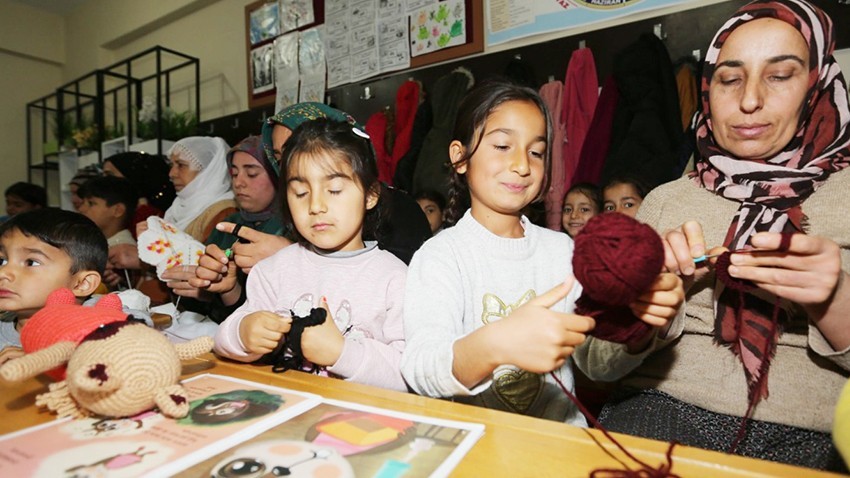 Hikâye Kitaplarındaki Karakterler Annelerin Elinde Örgü Oyuncaklara Dönüşüyor