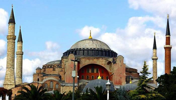 85 yıl aradan sonra Ayasofya’nın duvarlarında ezan sesi yankılandı