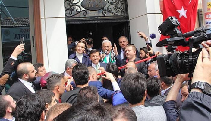  Başbakan Yıldırım vatandaşlarla bir araya geldi, açılış yaptı