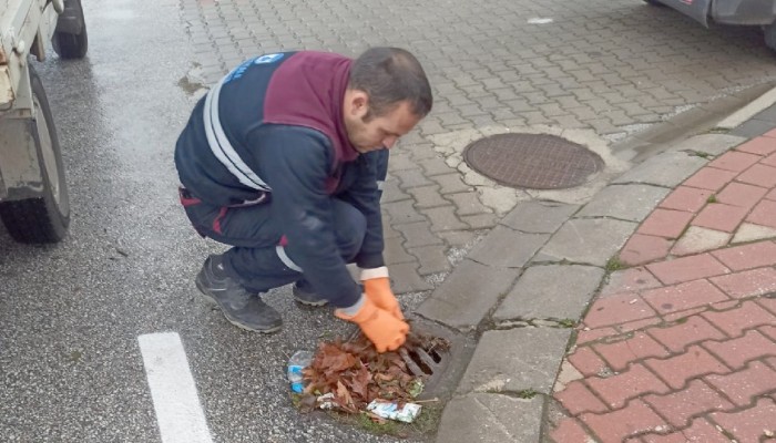 Mazgallar ve Yağmursuyu Hatları Temizleniyor