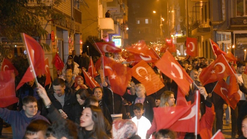 Cumhuriyet Coşkusu Fener Alayıyla Taçlandı