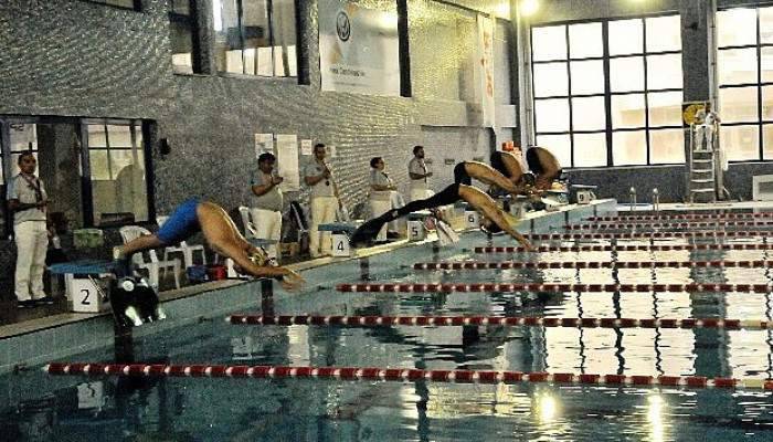 Paletli Yüzme Şampiyonası start aldı