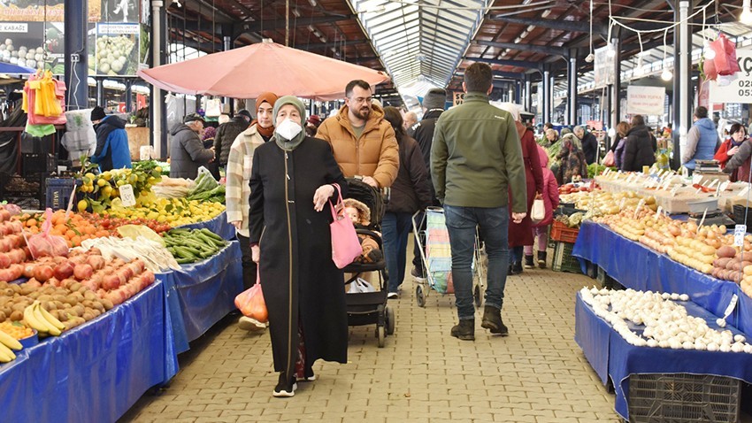 Cuma Pazarı'nda fiyatlar cep yakıyor