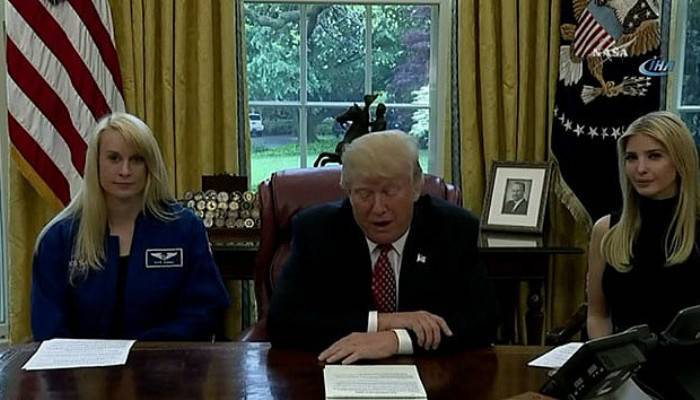  Trump, uzayda en uzun süre kalan NASA astronotunu tebrik etti