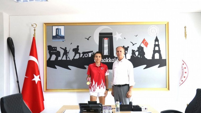 Başarılı Tenisçi Naz Albayrak'tan Çanakkale Gençlik ve Spor İl Müdürü Ömer Kalkan'a Ziyaret