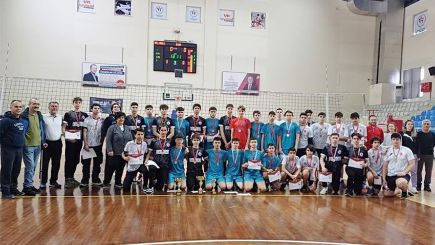 Çanakkale'de Genç Erkekler Voleybol İl Şampiyonası sona erdi