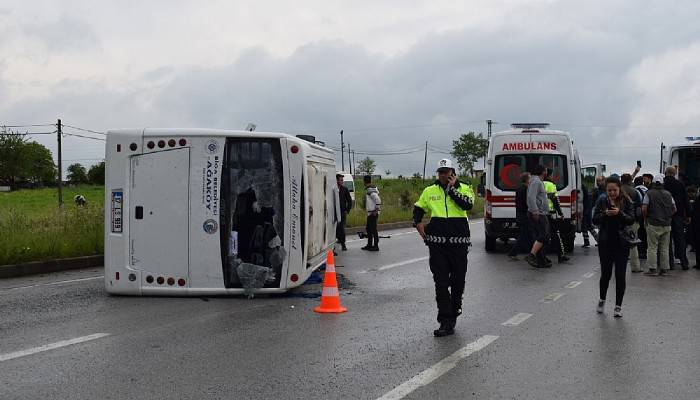 Çanakkale'de üniversite öğrencilerini taşıyan minibüs devrildi: 25 yaralı