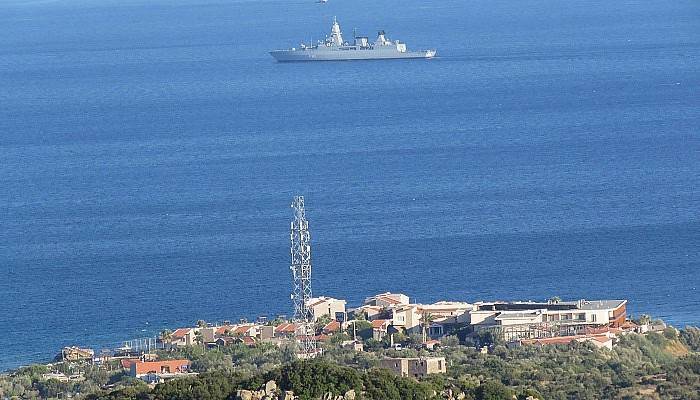 NATO gemisi, Kuzey Ege'de kaçak geçişlere karşı devriye görevi yapıyor