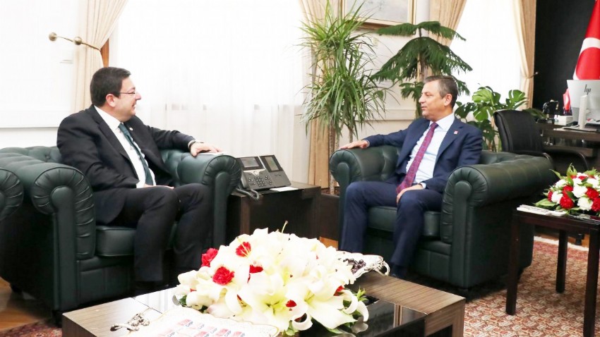 Çanakkale Belediye Başkanı Muharrem Erkek, CHP Genel Başkanı Özgür Özel ile Ankara'da Buluştu