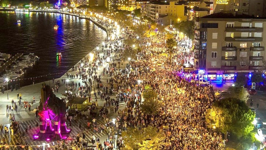 Cumhuriyet Bayramı fener alayı ile kutlandı 