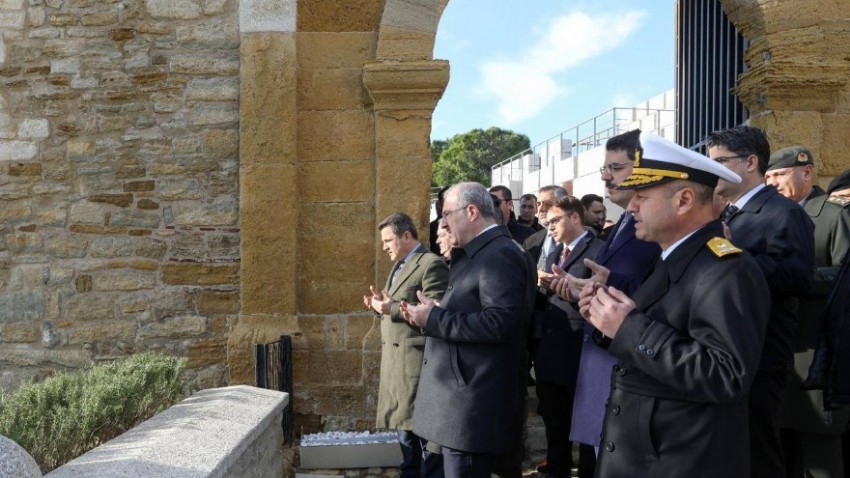 Çanakkale Zaferi ve İtilaf Devletleri'nin Tahliye Yıl Dönümü İçin Şehitlikte Tören Düzenlendi