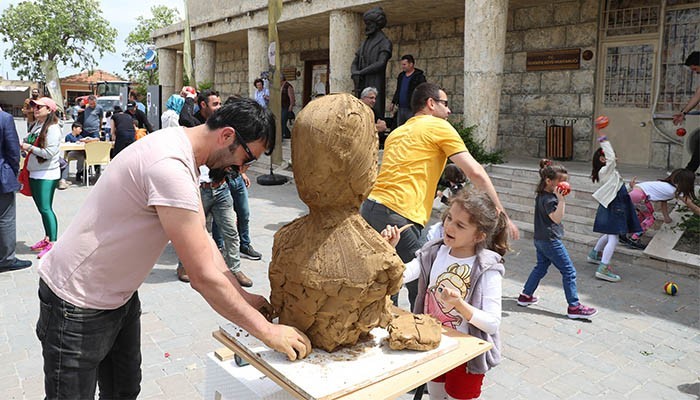 Bienal, Troya Köylerine Misafir Oluyor