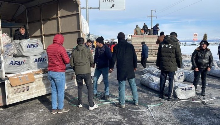 AFAD Deprem Bölgesinde Çadır Dağıtımına Hızla Devam Ediyor