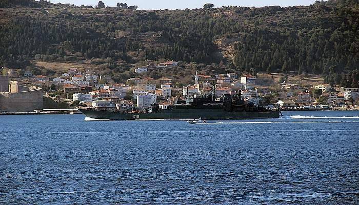  Rus savaş gemisi Çanakkale Boğazı'ndan geçti 