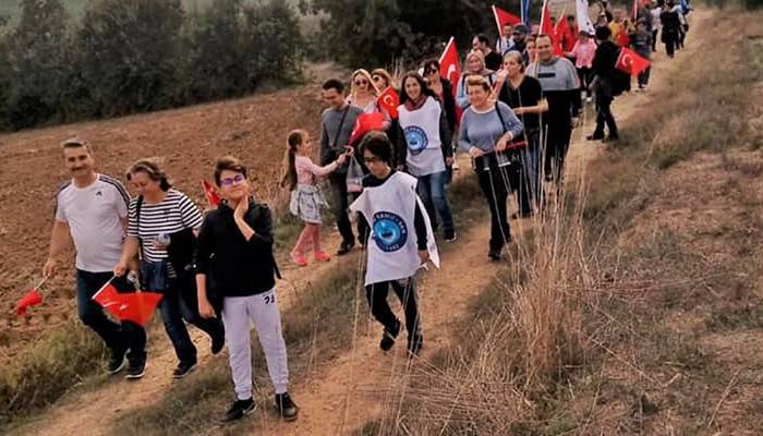 Tarihi Alan'da şehit öğretmenler için anma yürüyüşü