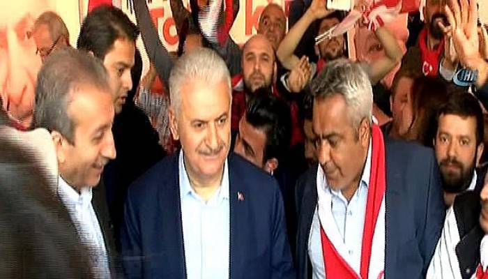  Binali Yıldırım 'Evet Çadırı'nı ziyaret etti