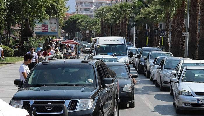  Feribot Kuyruğu 1 Kilometreyi Aştı