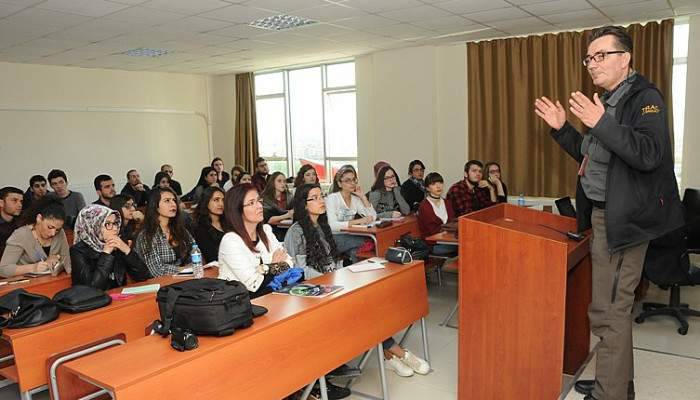 “Türkiye’ de Gazeteci Olmak”