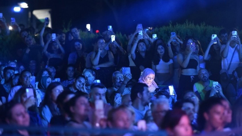 Cem Adrian’dan Muhteşem Konser