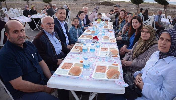 Lapseki Belediyesi'nin sokak iftarları devam ediyor