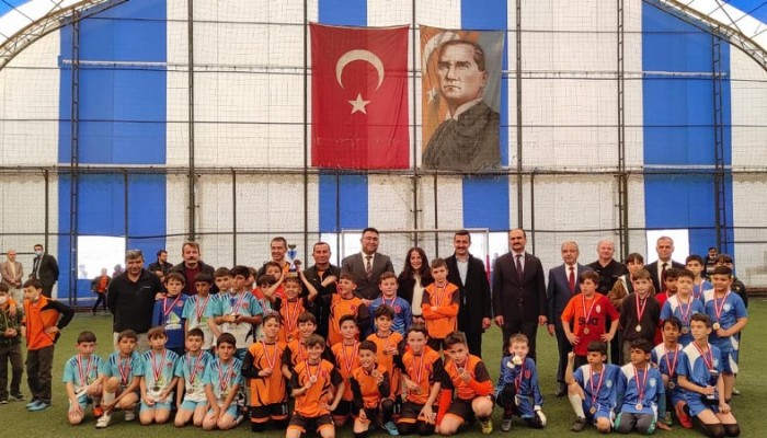 Minikler Futbol Turnuvasında Kozlarını Paylaştı