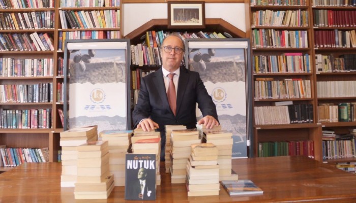 Cengiz Balkan Van’a kitap gönderdi