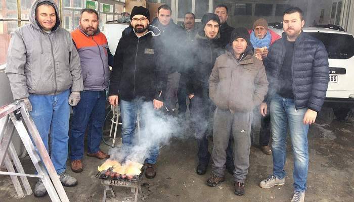 Sanayi Esnafı Karda Sucuk Keyfi Yaptı