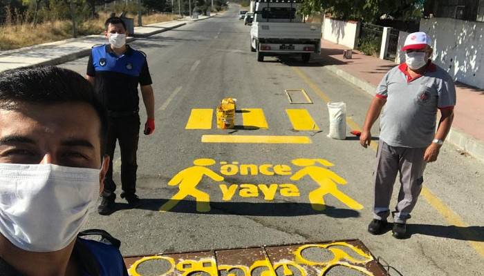 Ayvacık’ta yaya geçitleri yenileniyor