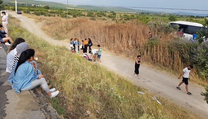 Özbek rampasında yolcu otobüsü yoldan çıktı