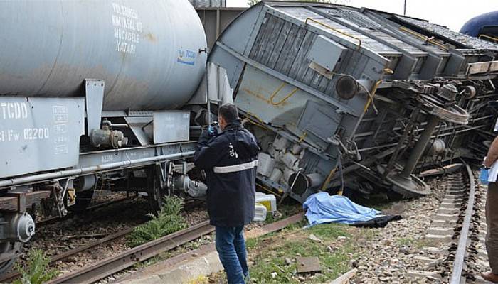 Tren vagonu devrildi: 1 ölü