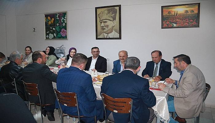 Biga Belediyesi, huzurevinde iftar verdi