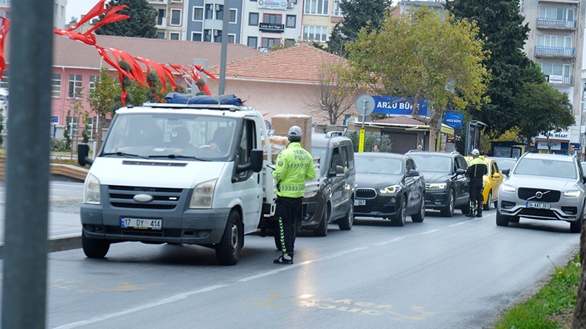 Trafik ekiplerinden sürücülere sıkı denetim