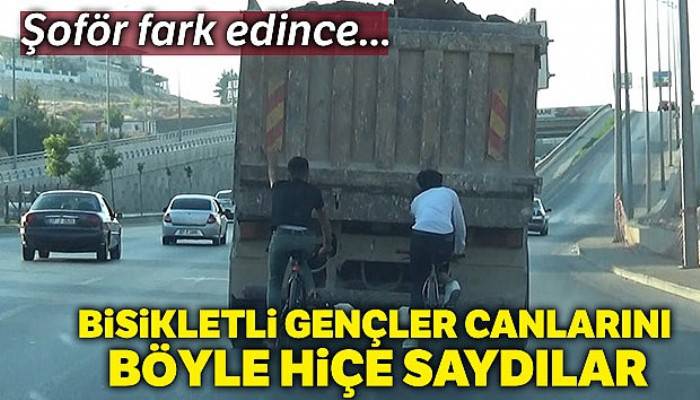 Hafriyat kamyonunun arkasına tutunan gençler böyle kaçıştı