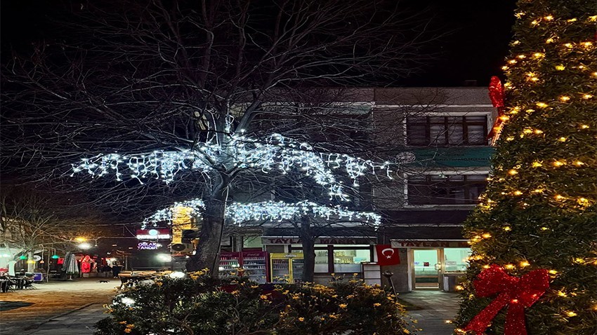 Gökçeada’da sokaklar ışıl ışıl süslendi