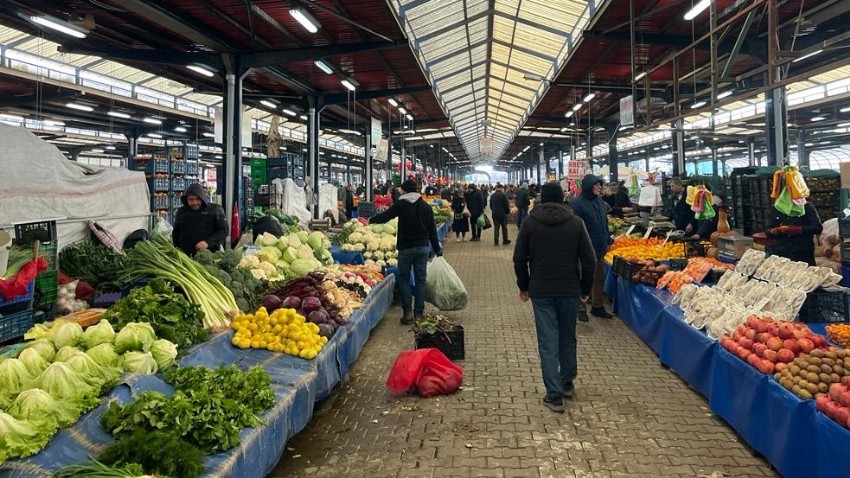 Cuma Pazarında Yeni Yılda Fiyatlar Değişmedi