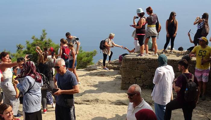 Zeus Altarı'nda tehlikeli fotoğraf çekimi (VİDEO)