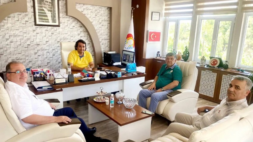 Başkan Ertuğrul'dan Belediyelere Anlamlı Ziyaretler