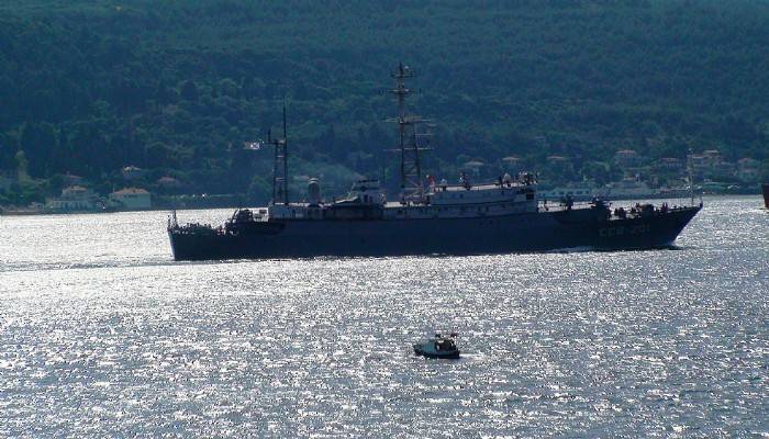 Rus savaş gemisi Çanakkale Boğazı'ndan geçti