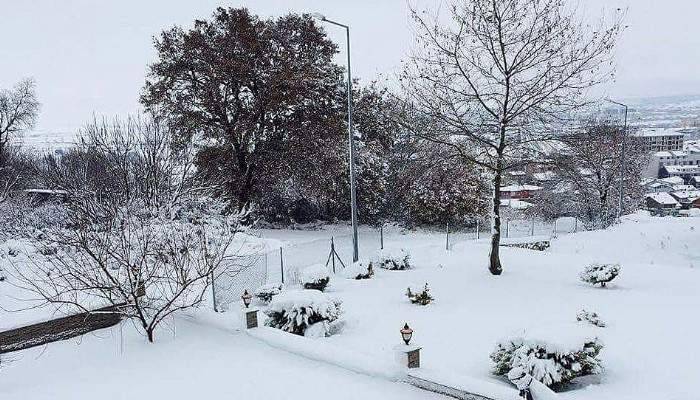 Biga'da Pazar Yeri Kardan Dolayı Kapatıldı