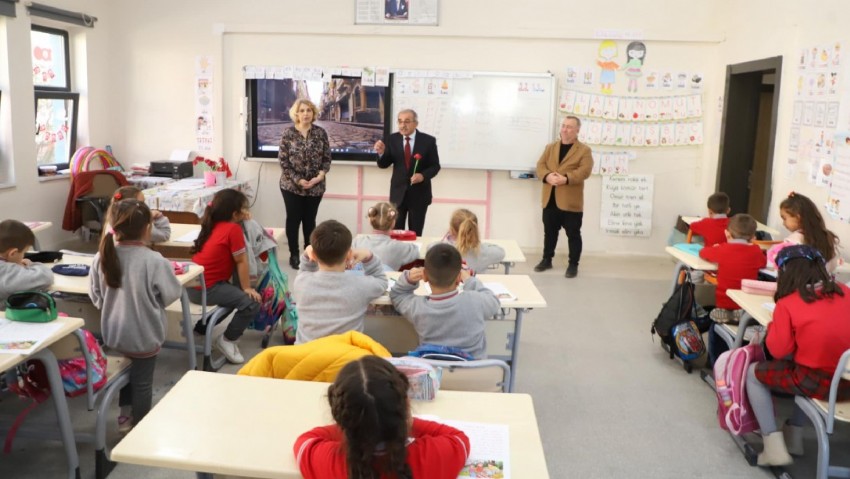 Başkan Özacar Öğrencilerin Fotokopi Taleplerini Yerine Getirdi